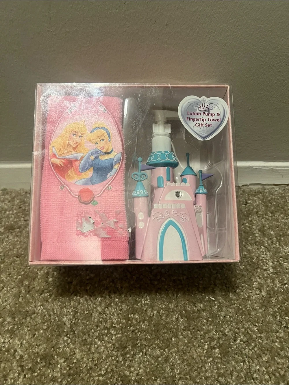 Disney Princess Lotion pump and finger tip towel gift set NIB